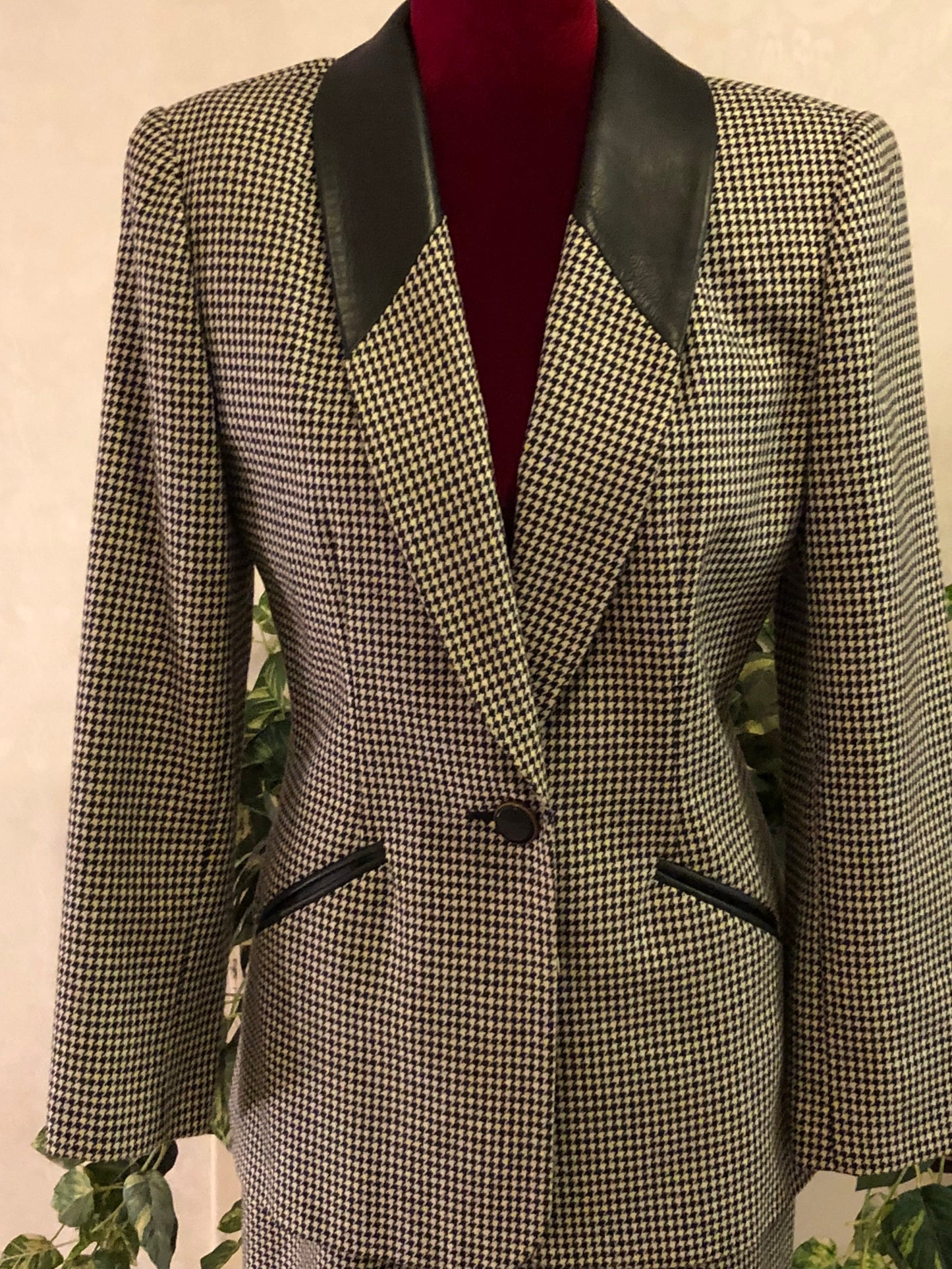 Two-Piece Houndstooth Print Kasper for ASL Jacket and Skirt, US Size 6