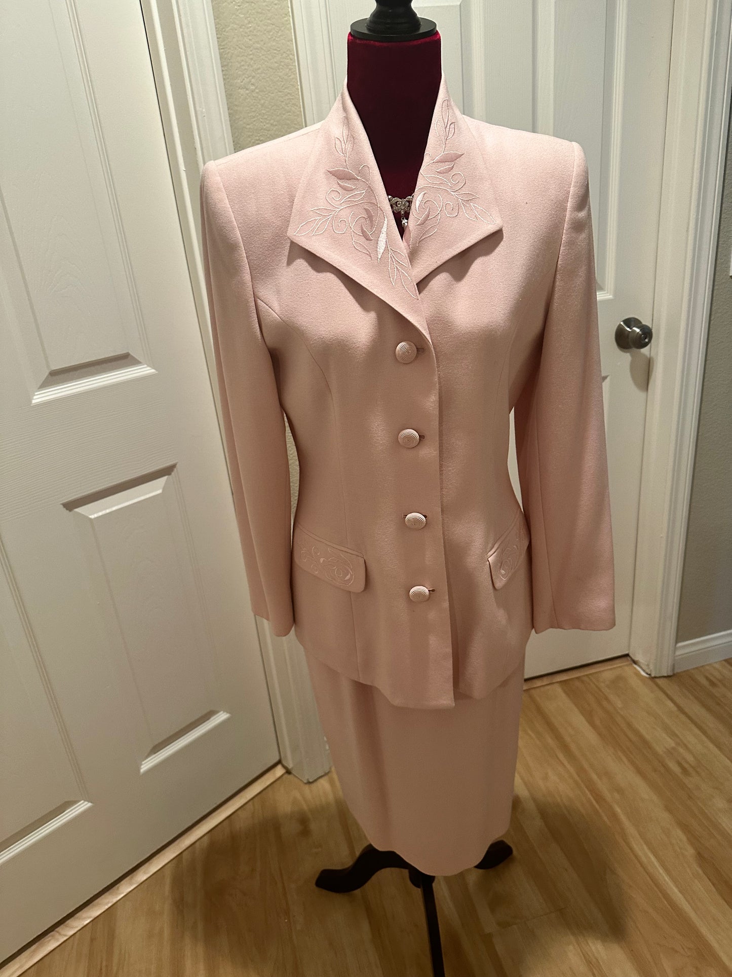 Stunning Casual Corner Two-Piece Dress Suit, US Size 10