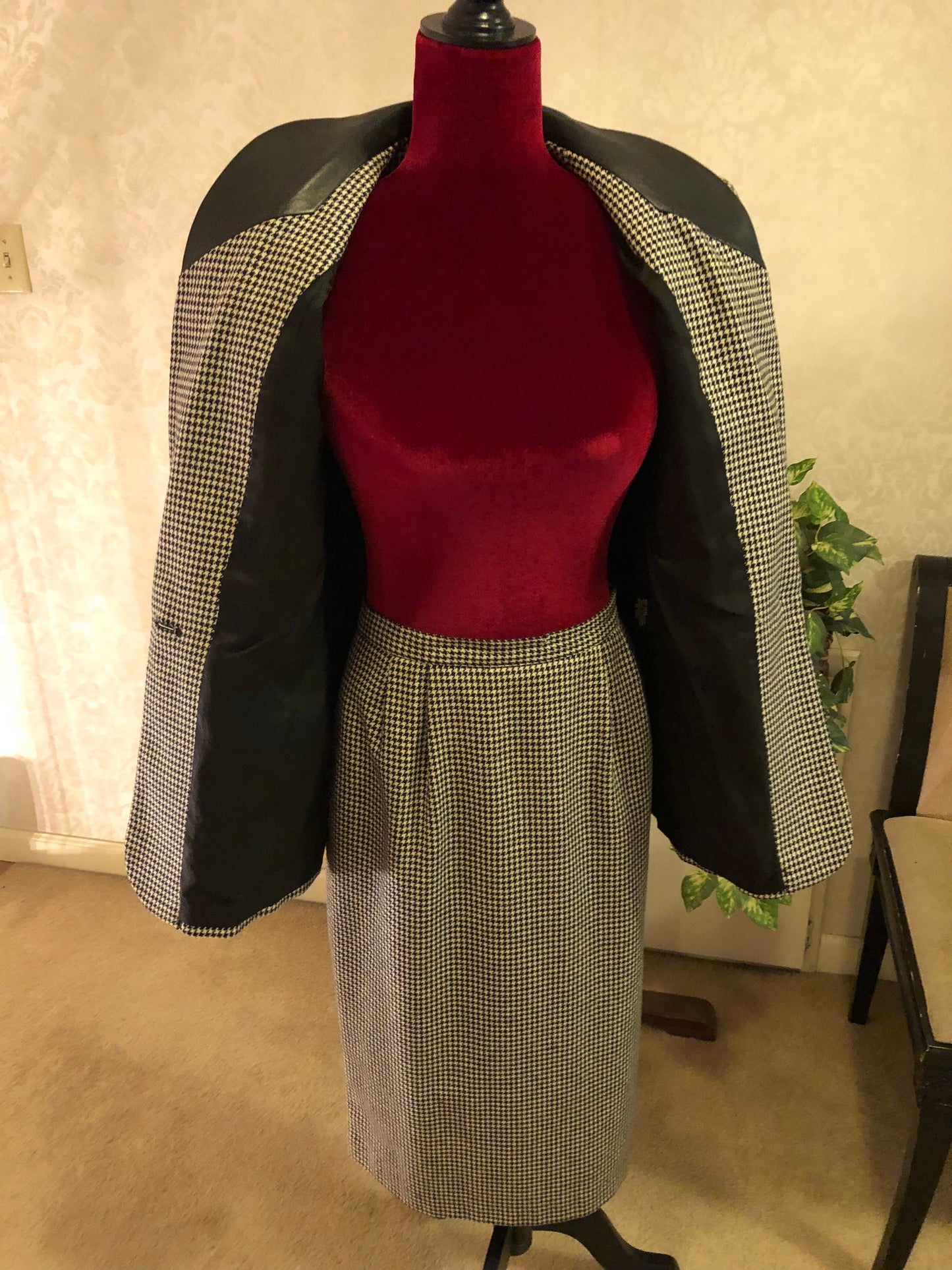 Two-Piece Houndstooth Print Kasper for ASL Jacket and Skirt, US Size 6