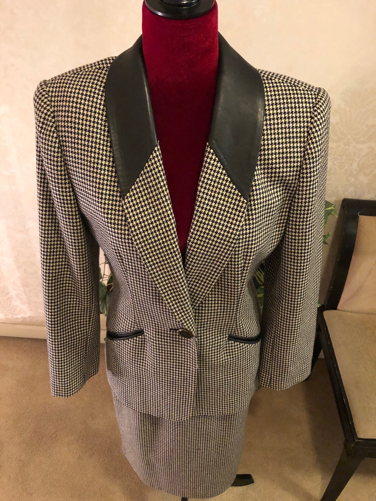 Two-Piece Houndstooth Print Kasper for ASL Jacket and Skirt, US Size 6
