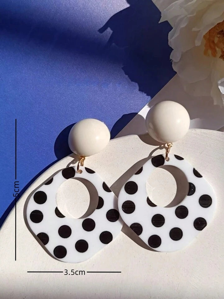 Lovely Black and White Polka Dot