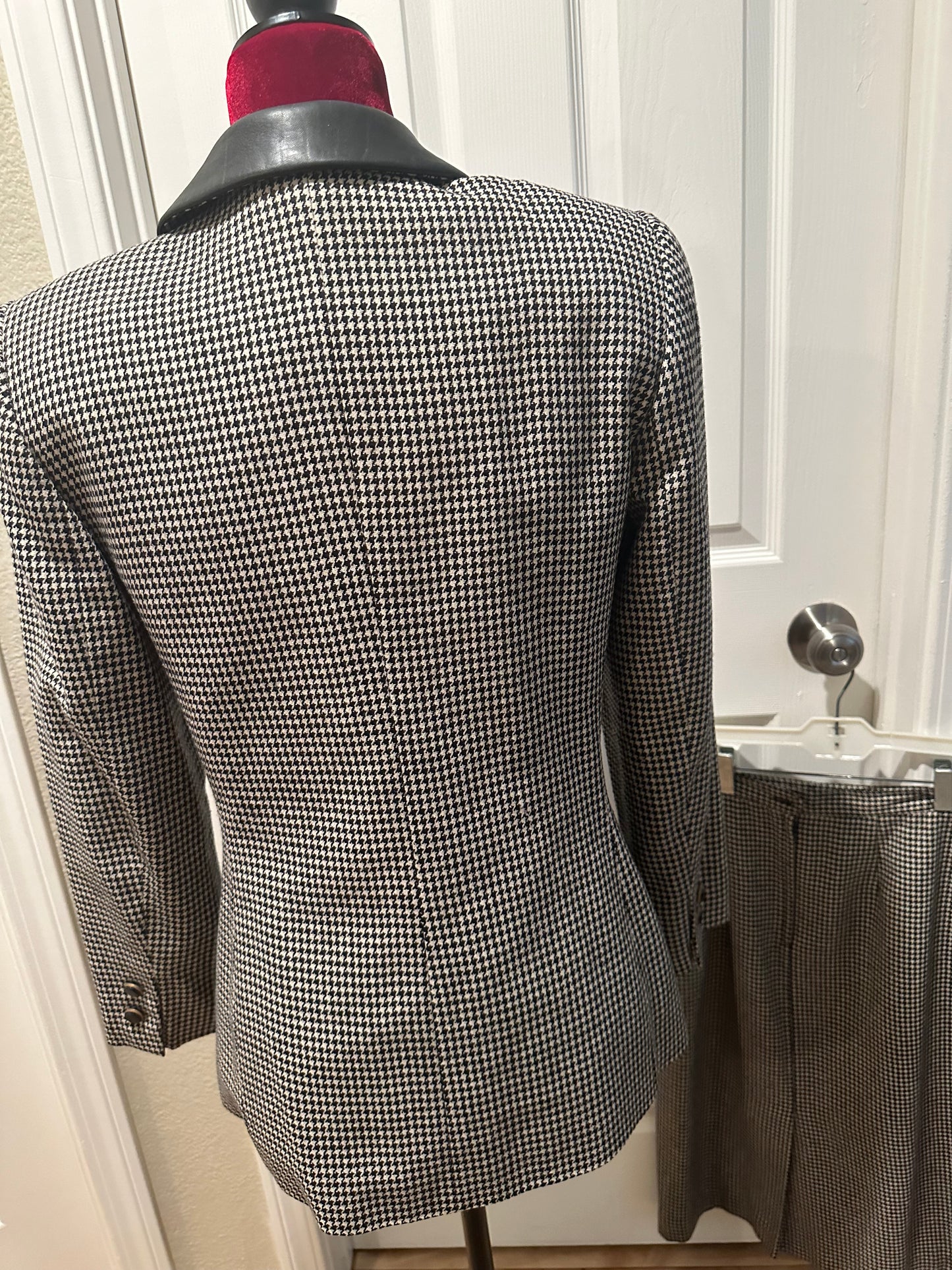 Two-Piece Houndstooth Print Kasper for ASL Jacket and Skirt, US Size 6