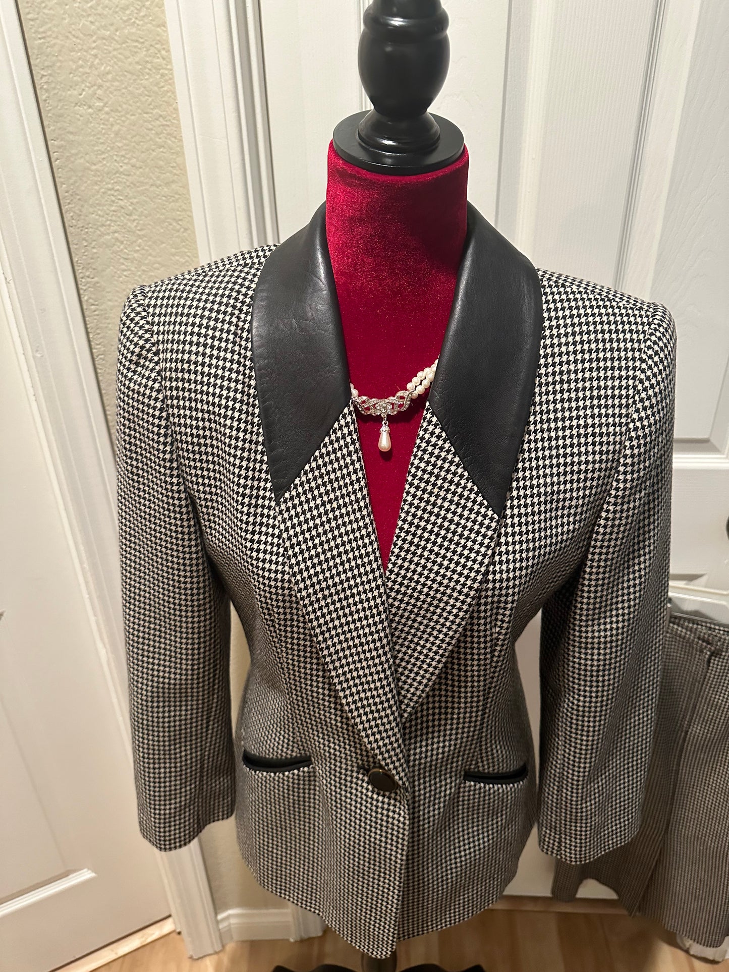 Two-Piece Houndstooth Print Kasper for ASL Jacket and Skirt, US Size 6