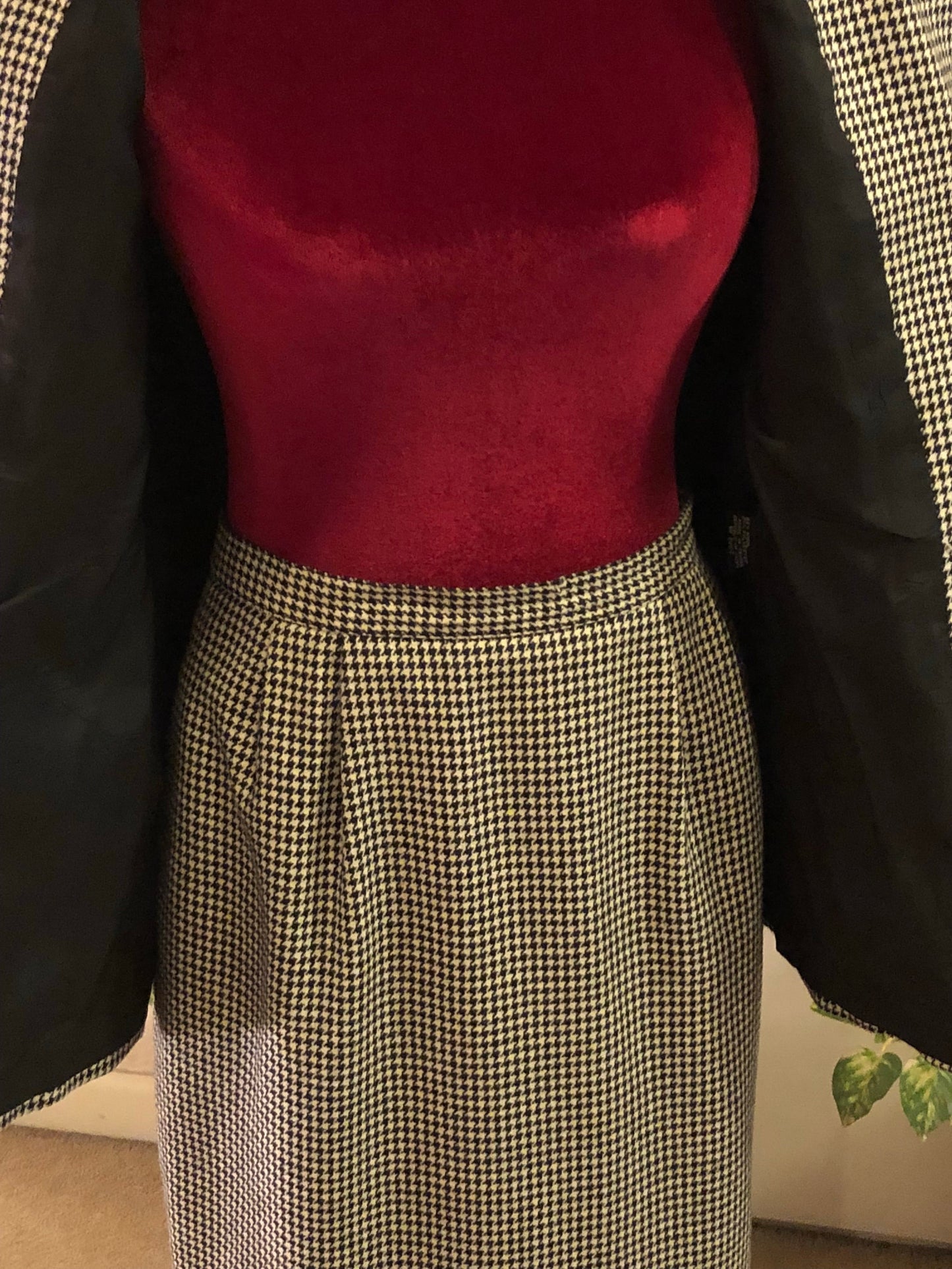 Two-Piece Houndstooth Print Kasper for ASL Jacket and Skirt, US Size 6