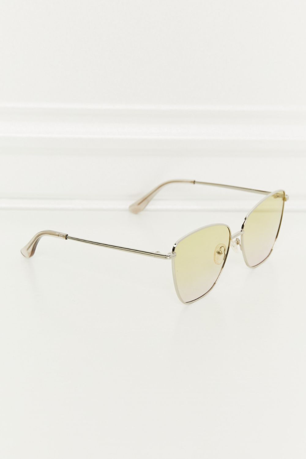 Uylee’s Boutique Metal Frame Full Rim Sunglasses