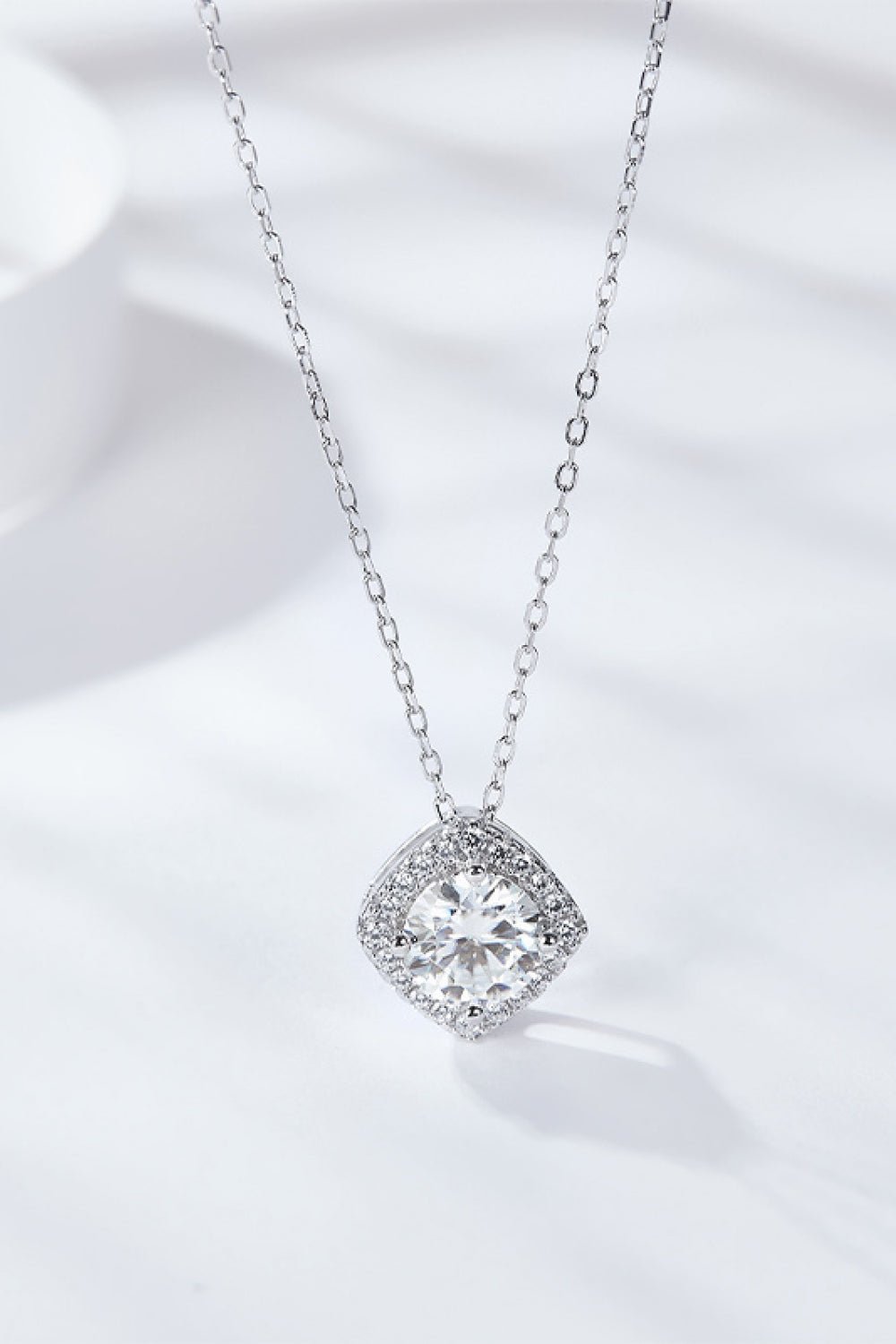 1 Carat Moissanite Geometric Pendant Necklace - Uylee's Boutique