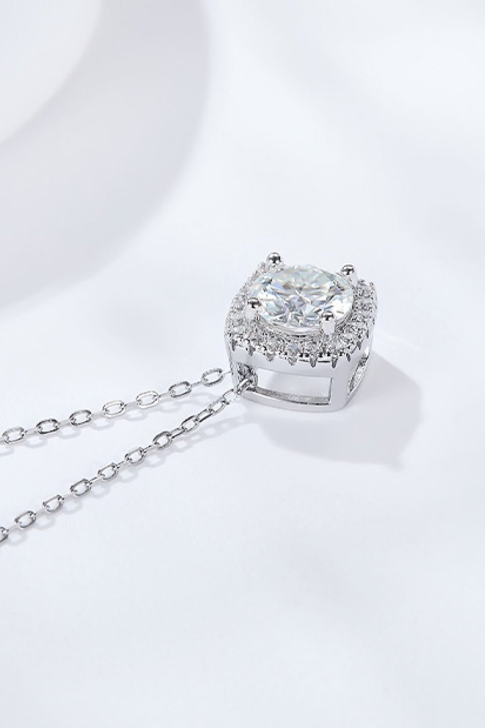 1 Carat Moissanite Geometric Pendant Necklace - Uylee's Boutique