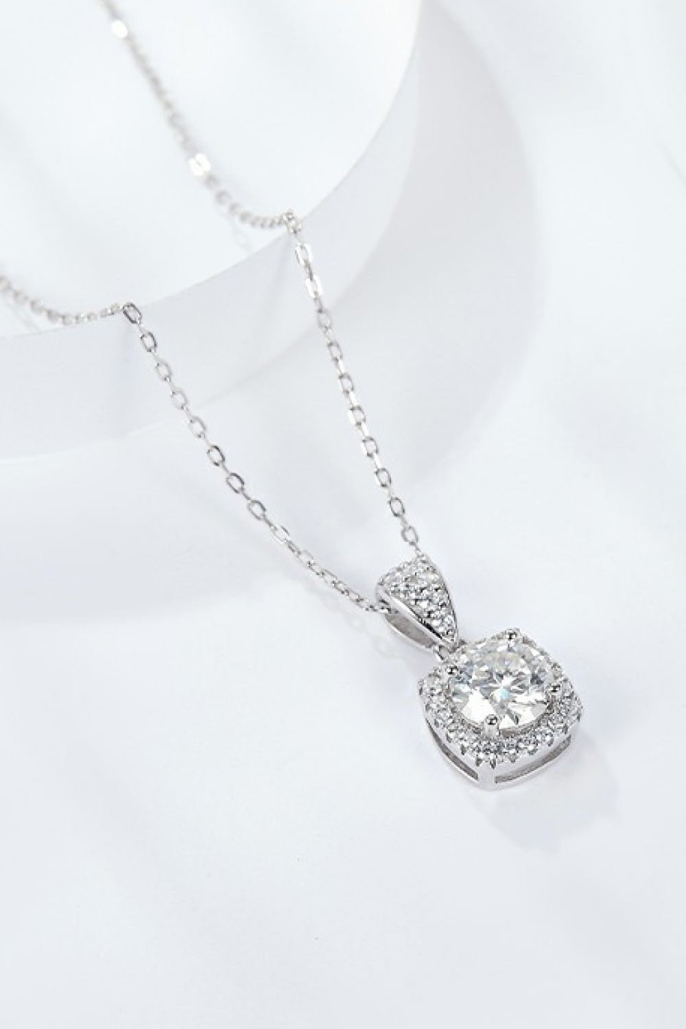 1 Carat Moissanite Square Pendant Necklace - Uylee's Boutique