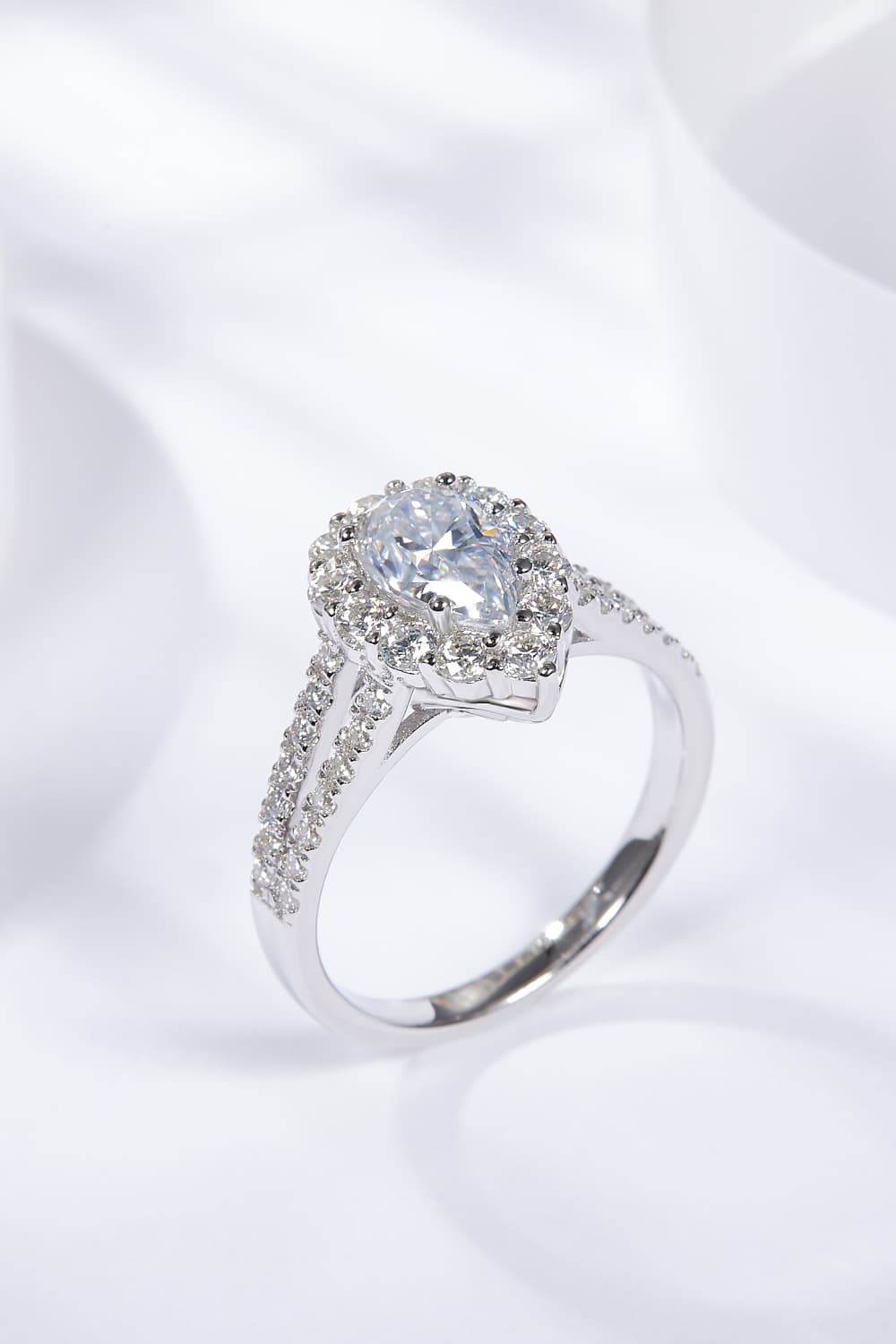 1 Carat Moissanite Teardrop Split Shank Ring - Uylee's Boutique