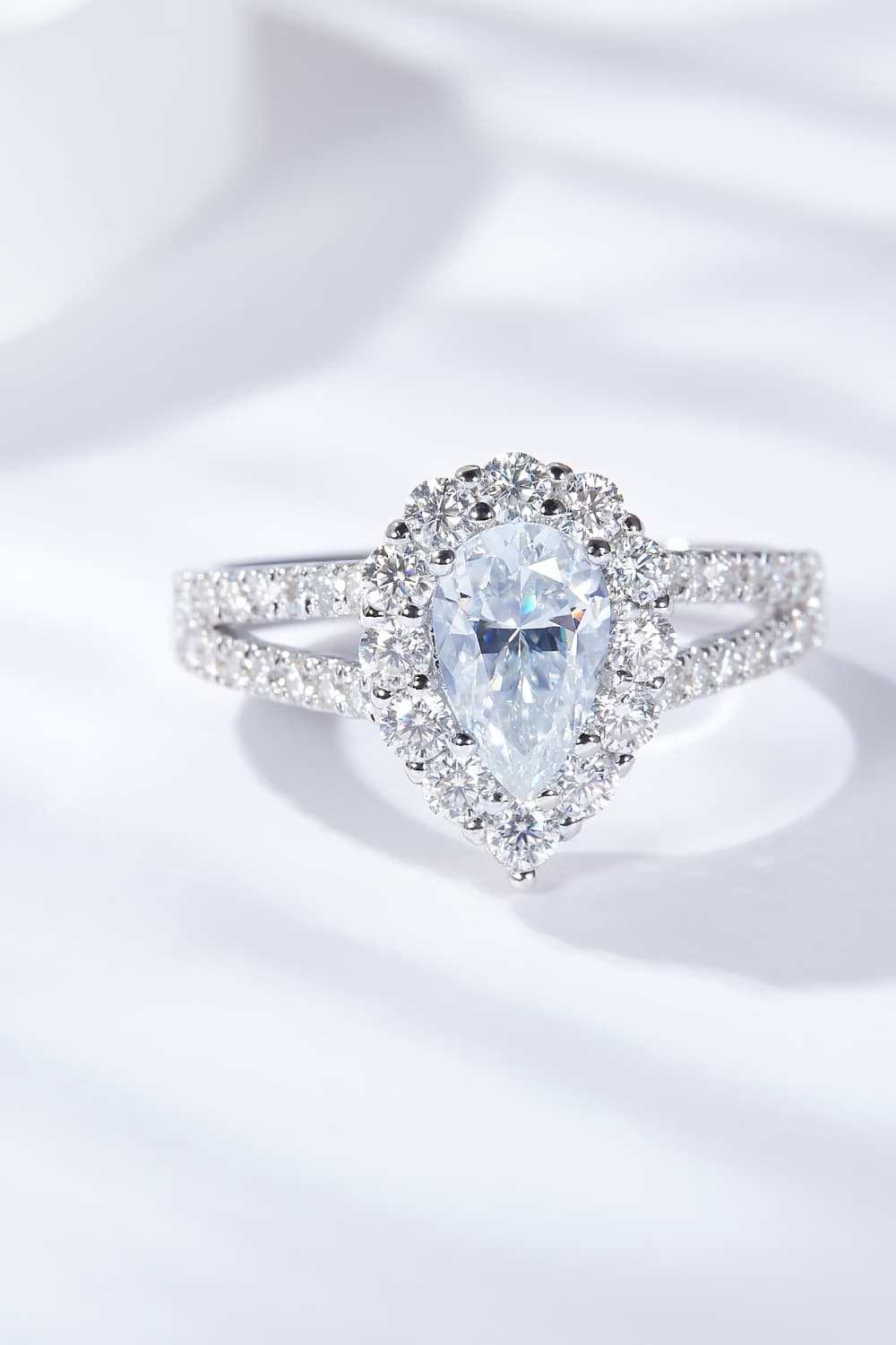 1 Carat Moissanite Teardrop Split Shank Ring - Uylee's Boutique