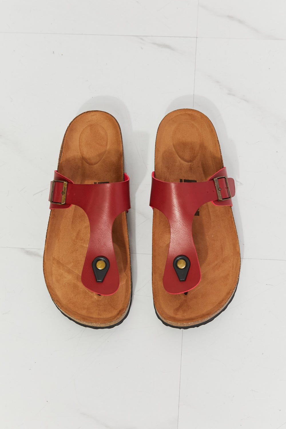 MMShoes Drift Away Tストラップ ビーチサンダル (ワイン)