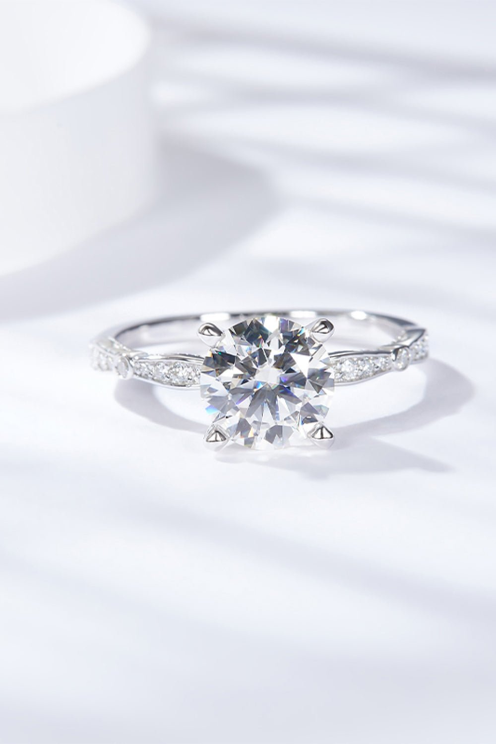 1.5 Carat Moissanite Side Stone Ring - Uylee's Boutique