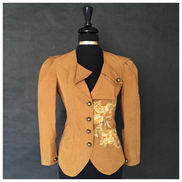 Minhhanh Ladies Blazer, Size Small - Gently Used