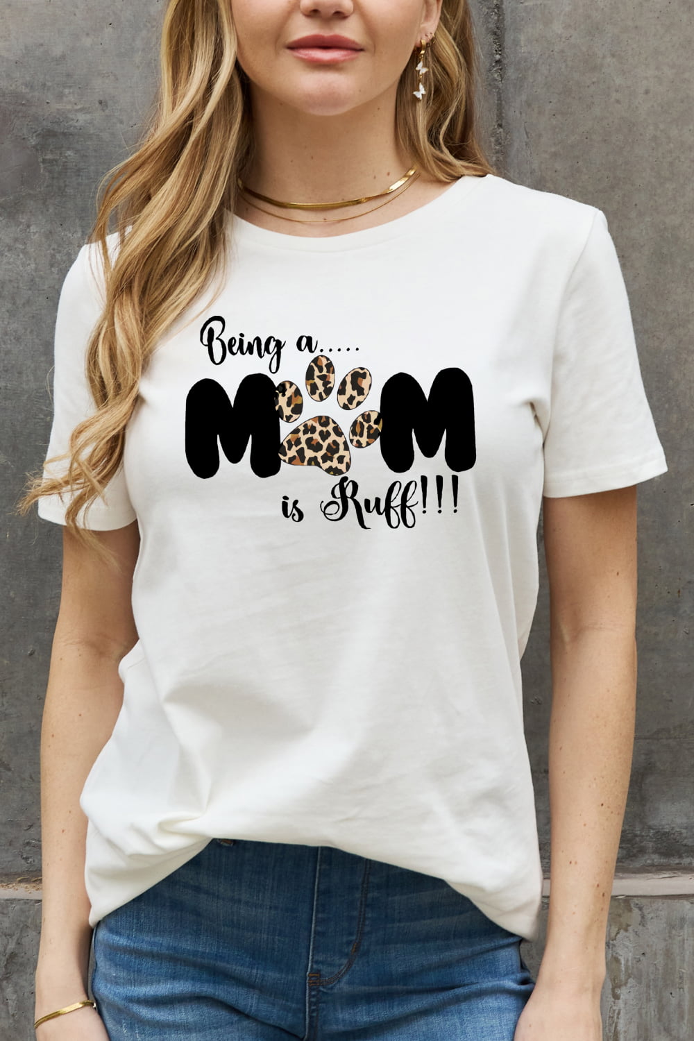 Uylees Boutique Simply Love フルサイズ BEING A MOM IS RUFF グラフィック コットン T シャツ