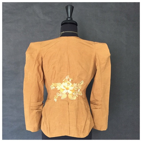 Minhhanh Ladies Blazer, Size Small - Gently Used