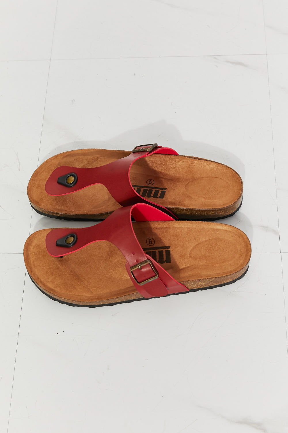 MMShoes Drift Away Tストラップ ビーチサンダル (ワイン)