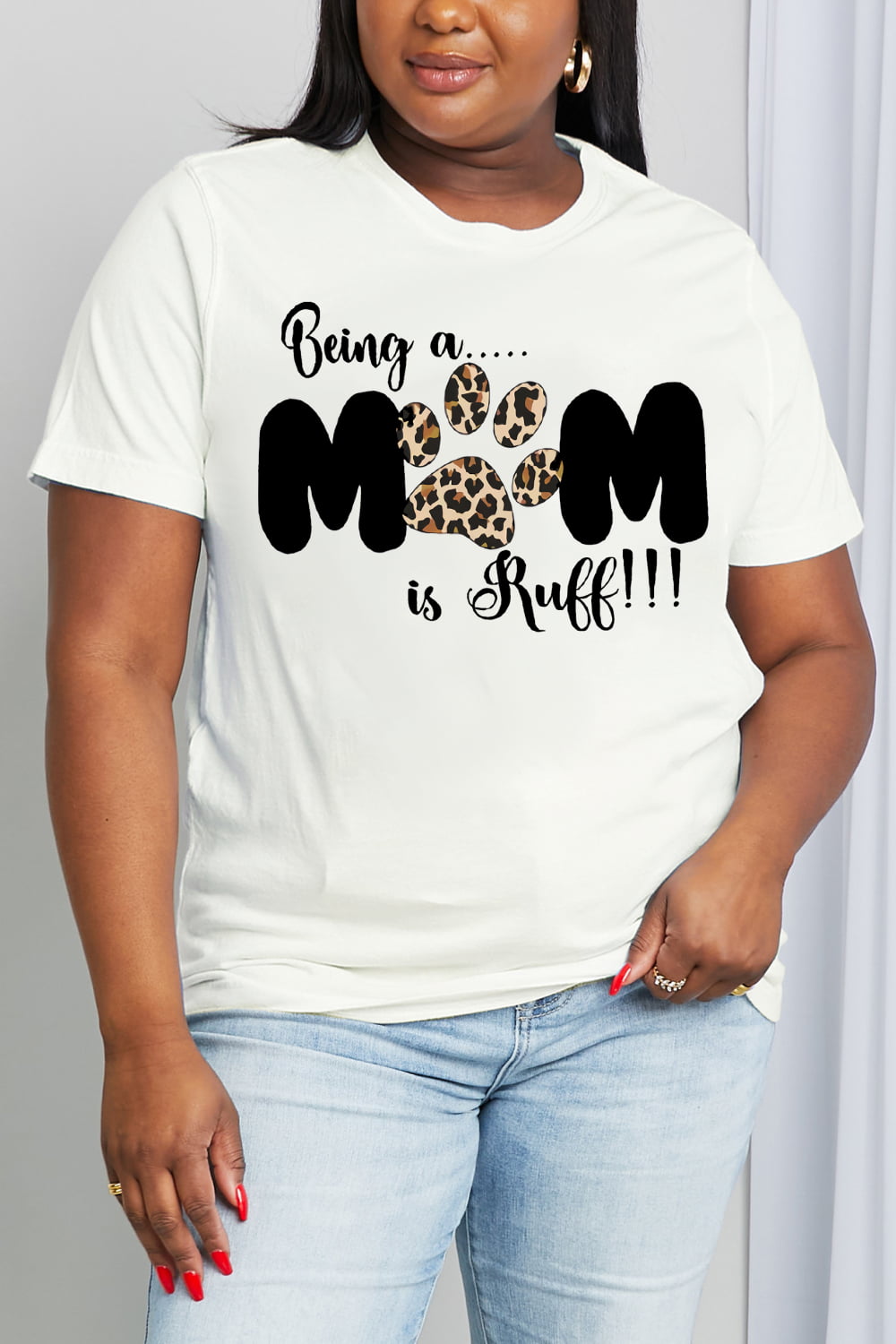 Uylees Boutique Simply Love フルサイズ BEING A MOM IS RUFF グラフィック コットン T シャツ