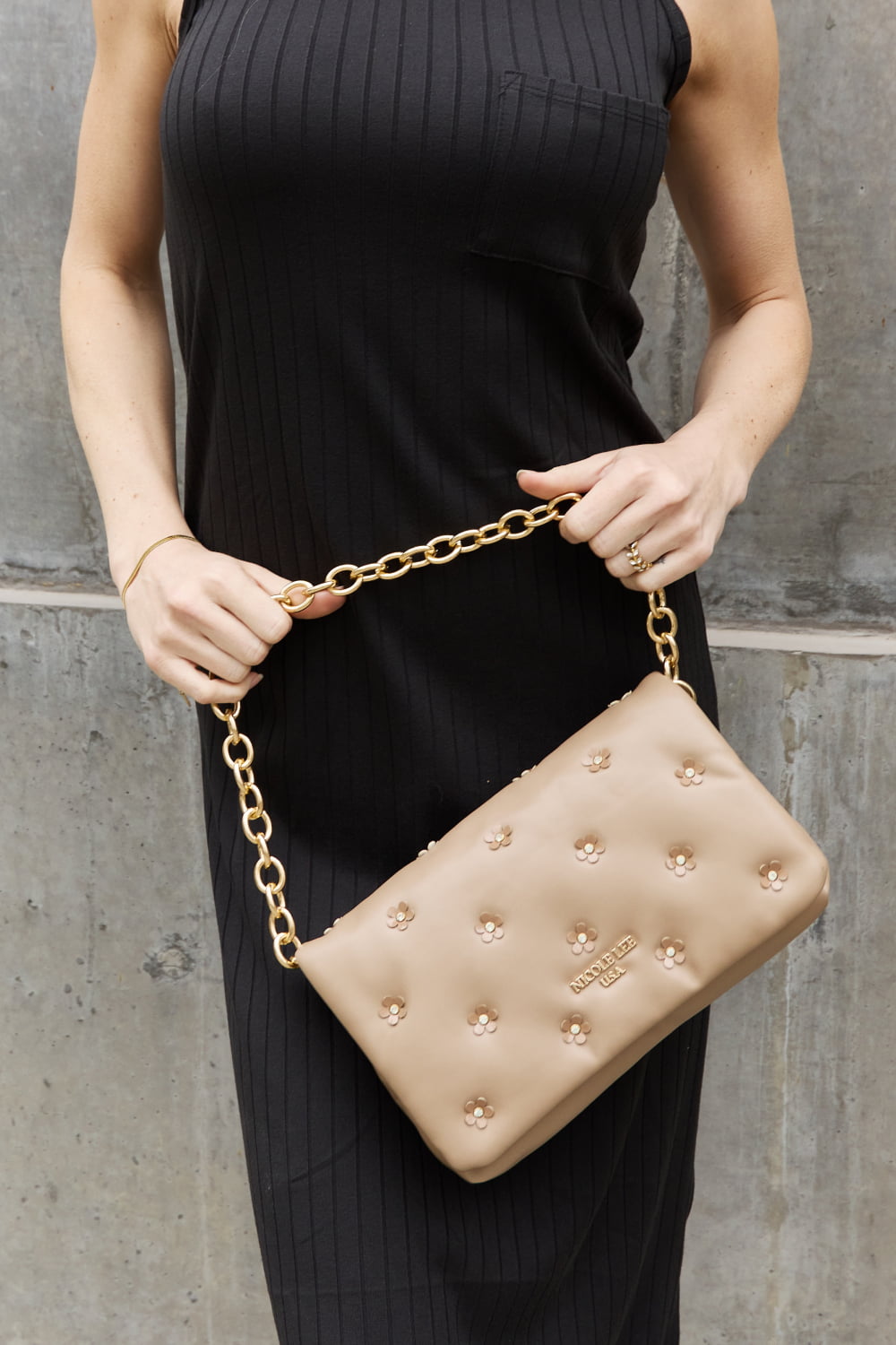 Uylee's Boutique Nicole Lee USA ダイヤモンド フラワー メッセンジャー クロスボディ バッグ