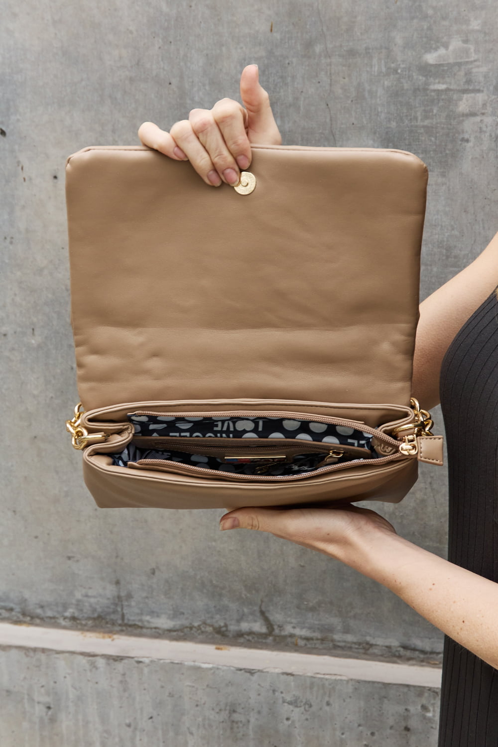 Uylee's Boutique Nicole Lee USA ダイヤモンド フラワー メッセンジャー クロスボディ バッグ