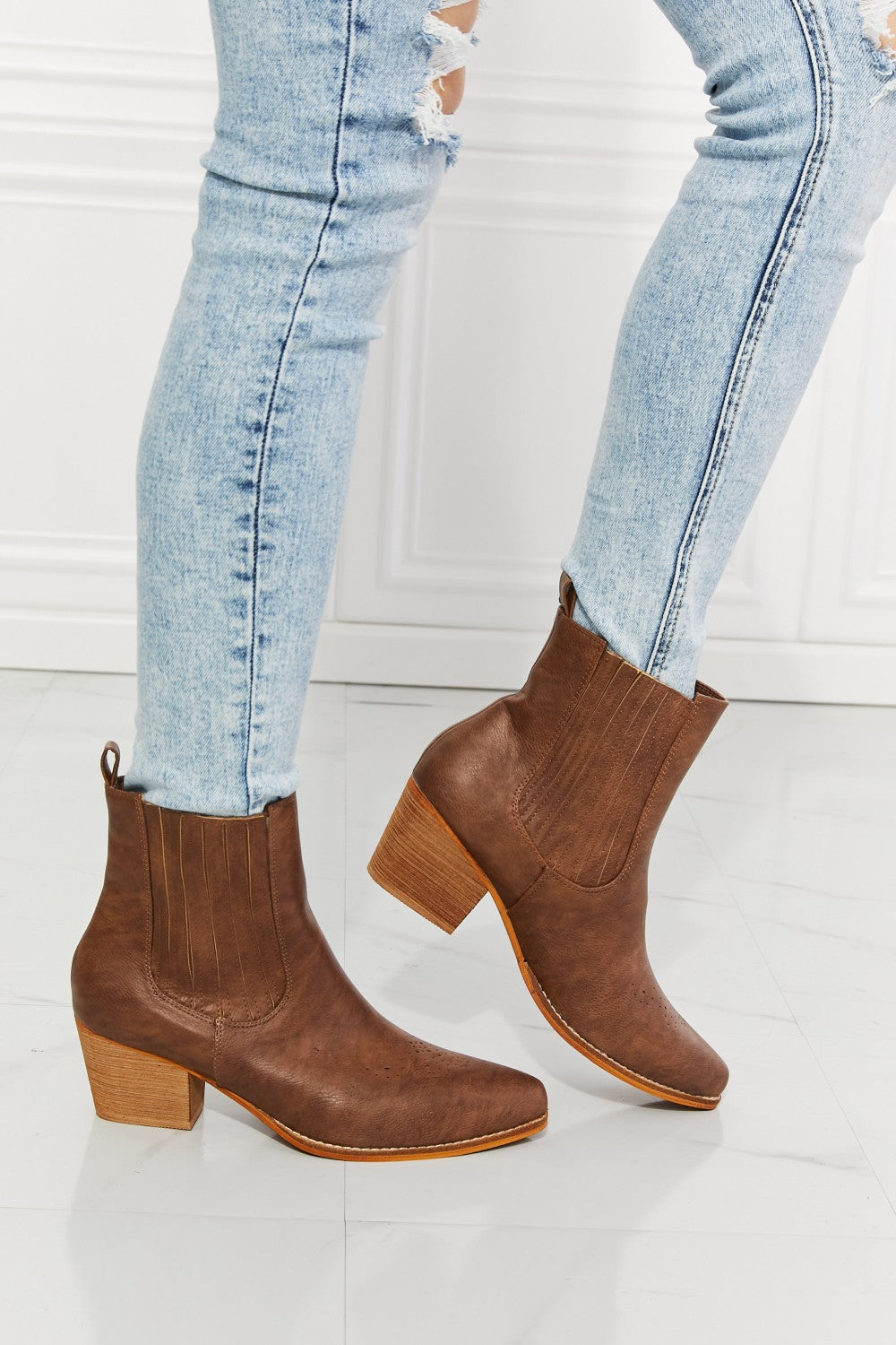 Uylee’s Boutique Love the Journey Stacked Heel Chelsea Boot in Chestnut