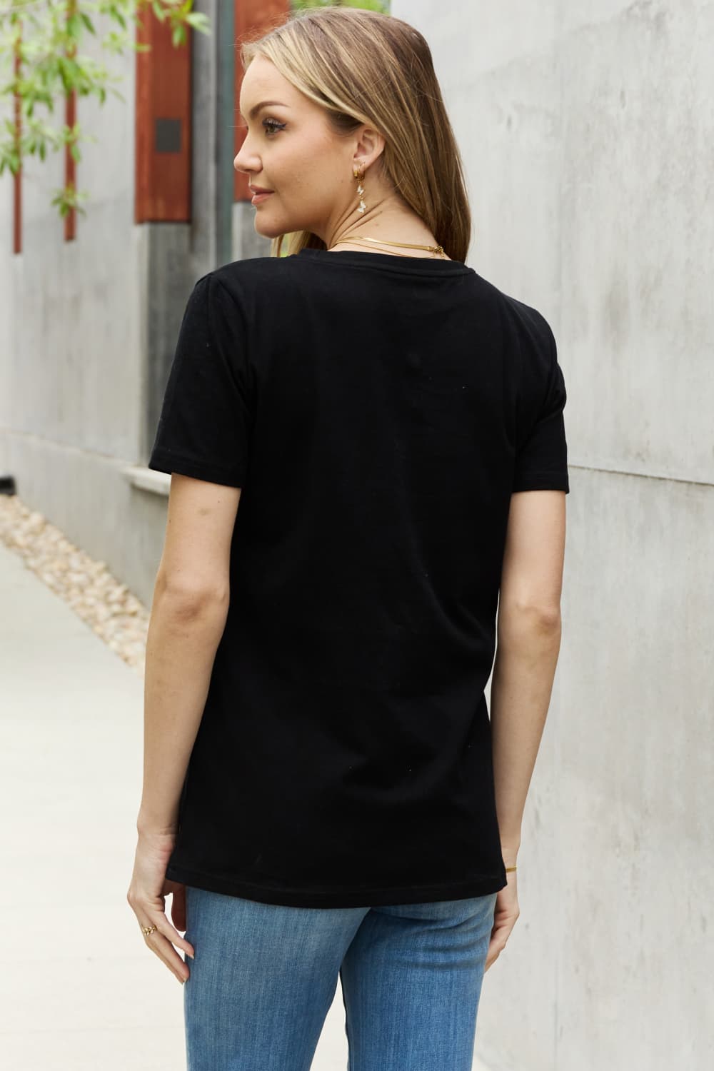 Uylees Boutique Simply Love フルサイズ BEING A MOM IS RUFF グラフィック コットン T シャツ