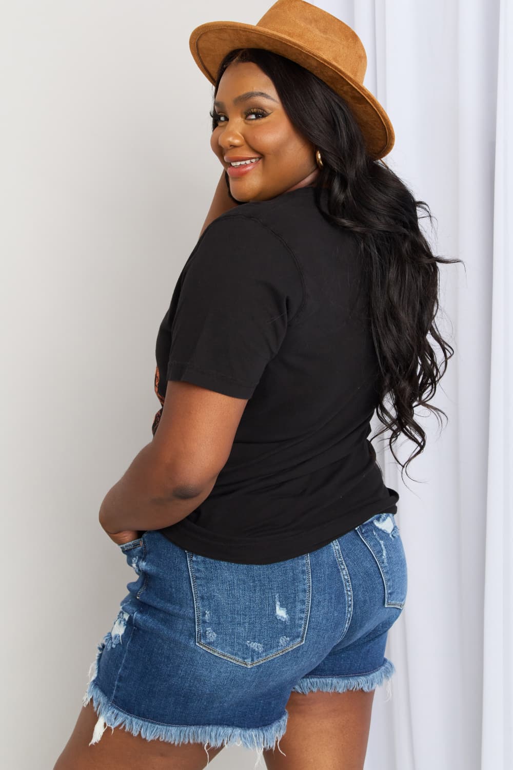 Uylees Boutique Simply Love フルサイズ BEING A MOM IS RUFF グラフィック コットン T シャツ
