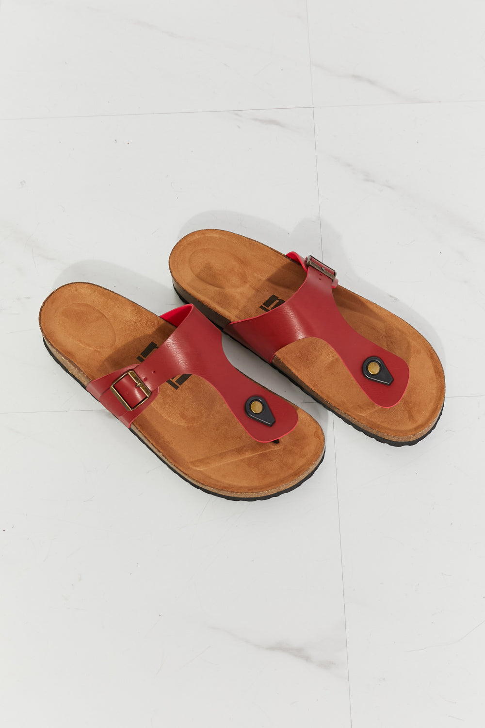 MMShoes Drift Away Tストラップ ビーチサンダル (ワイン)