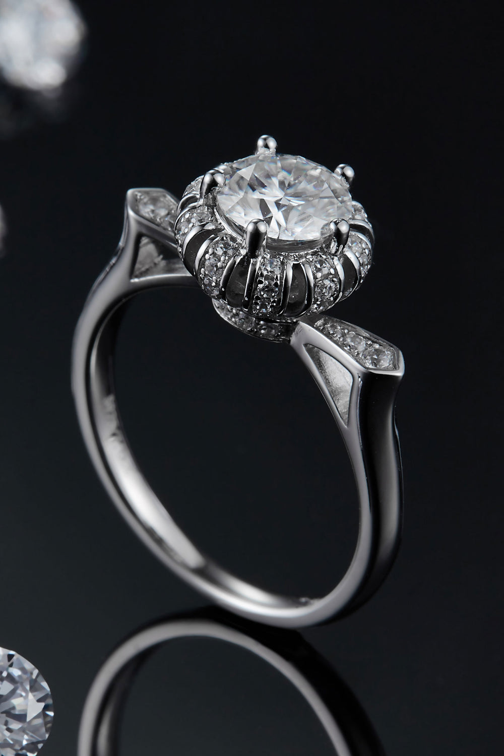 Uylees Boutique 1 Carat Moissanite 925 Sterling Silver Ring