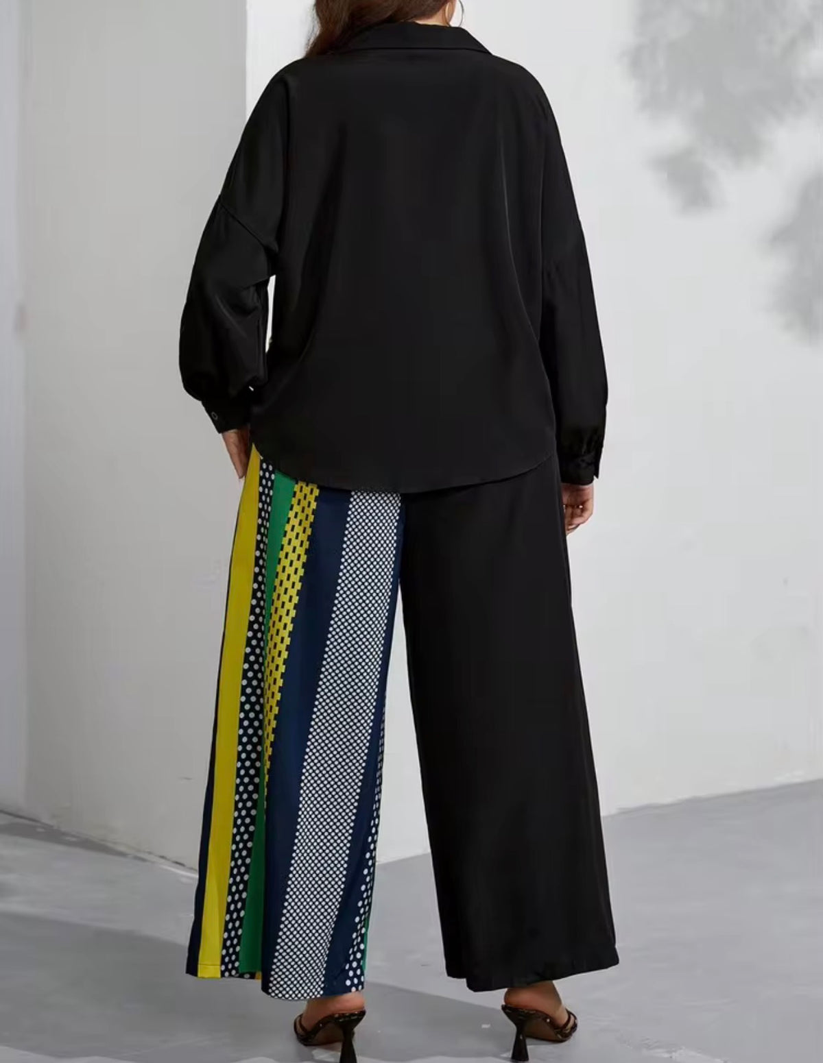 Beautiful “Gently Used” Two Piece Button Blouse Pants Set