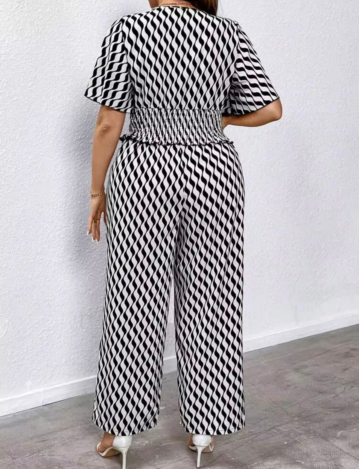 Plus Size Wave Pattern Printed Shirred Wrap Top And Pants Two-Piece Set, 2X (US 16)