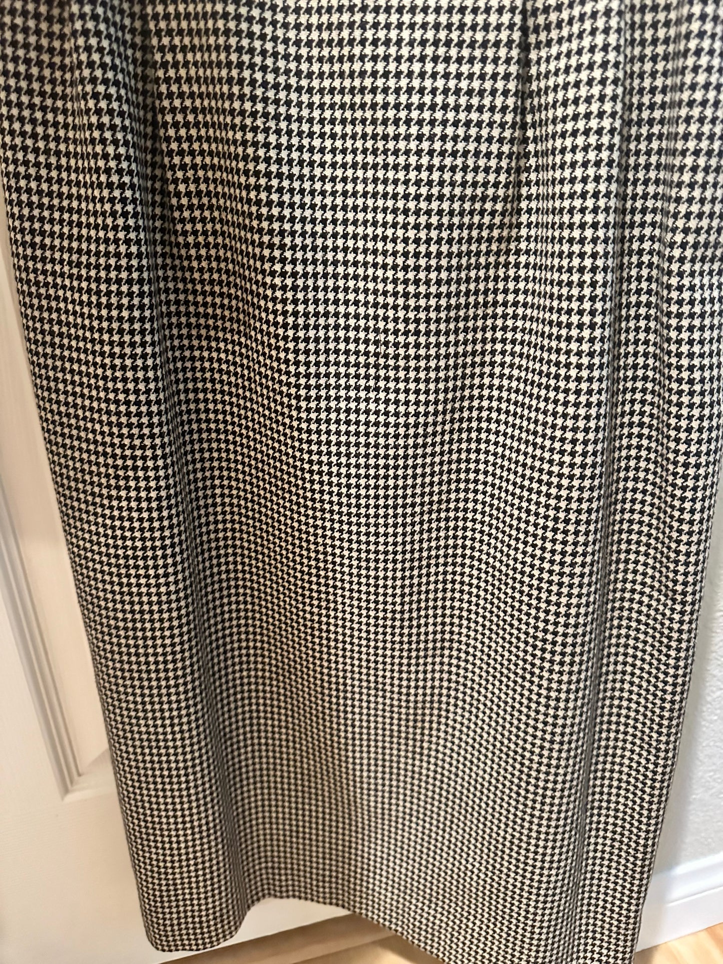Two-Piece Houndstooth Print Kasper for ASL Jacket and Skirt, US Size 6