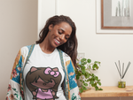 アフリカ系アメリカ人のキティにインスピレーションを得た茶色の髪のレディース T シャツ