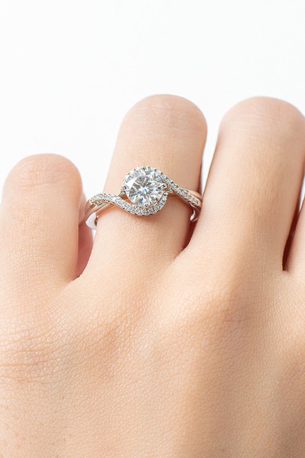 1 Carat Moissanite Crisscross Ring - Uylee's Boutique