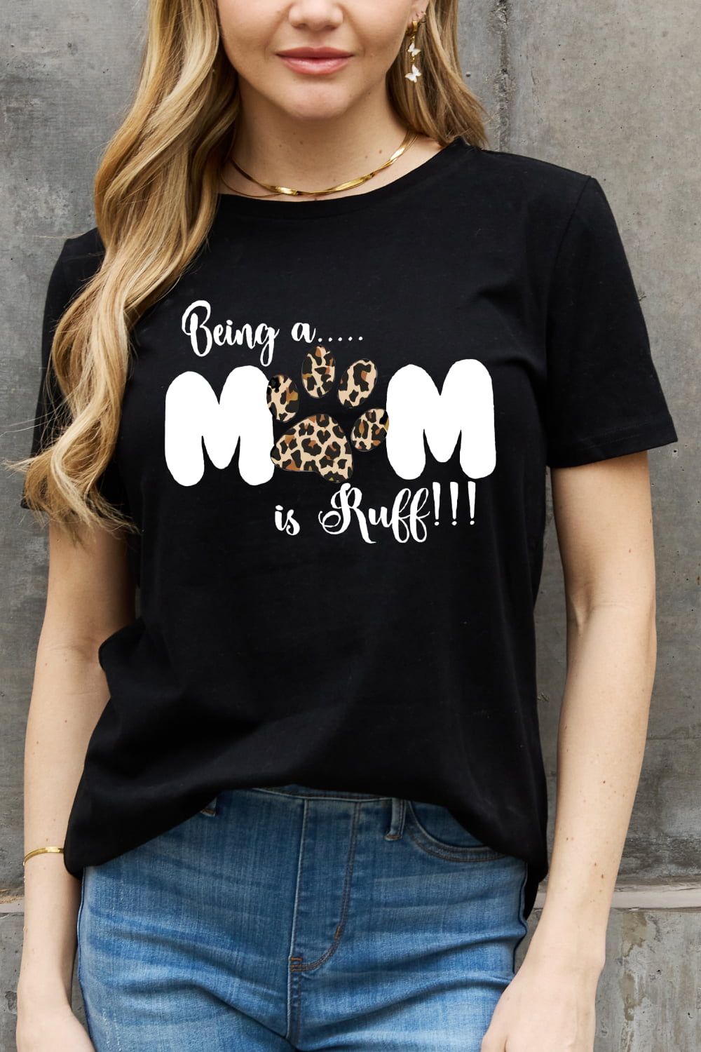 Uylees Boutique Simply Love フルサイズ BEING A MOM IS RUFF グラフィック コットン T シャツ