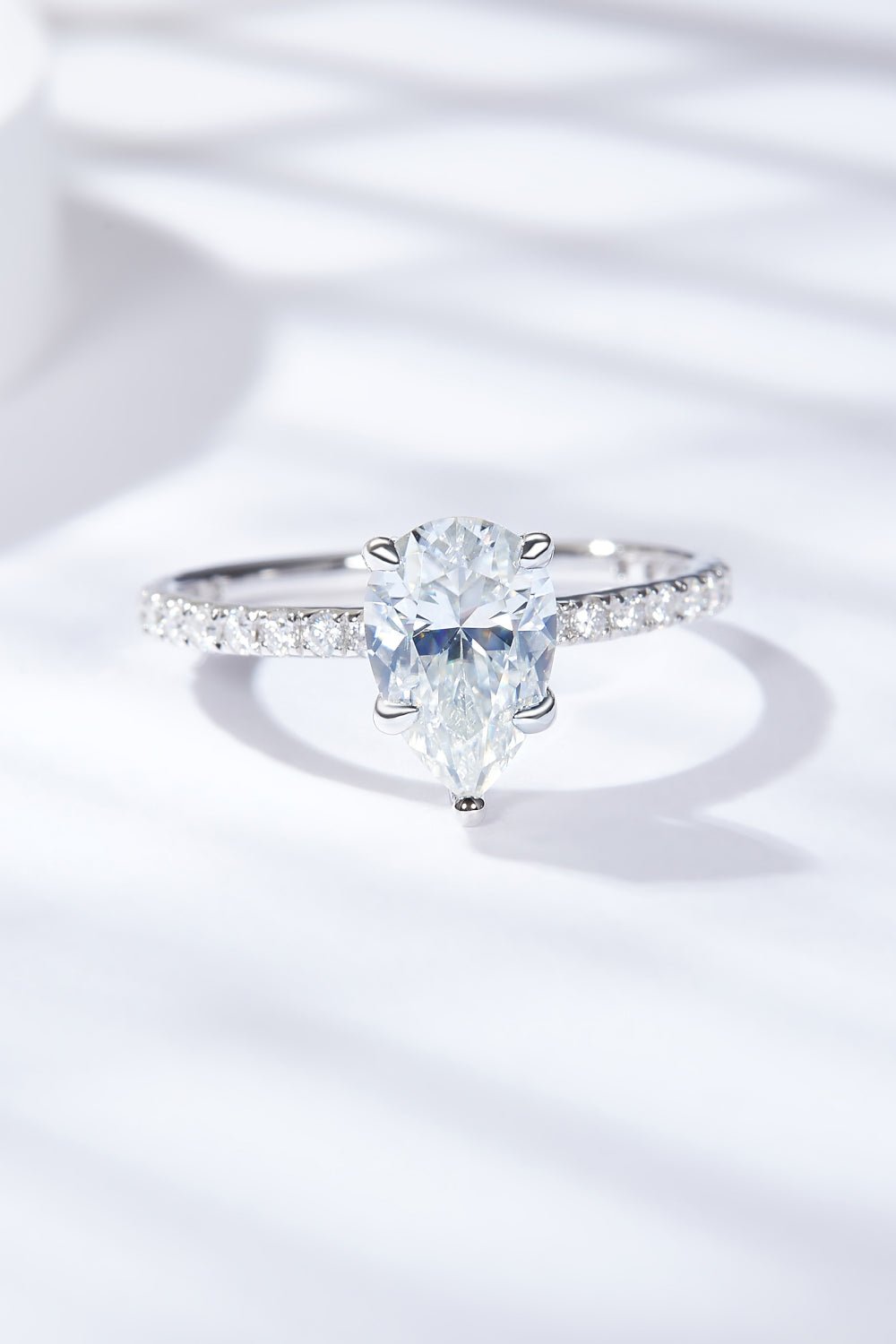 1.8 Carat Moissanite Side Stone Ring - Uylee's Boutique