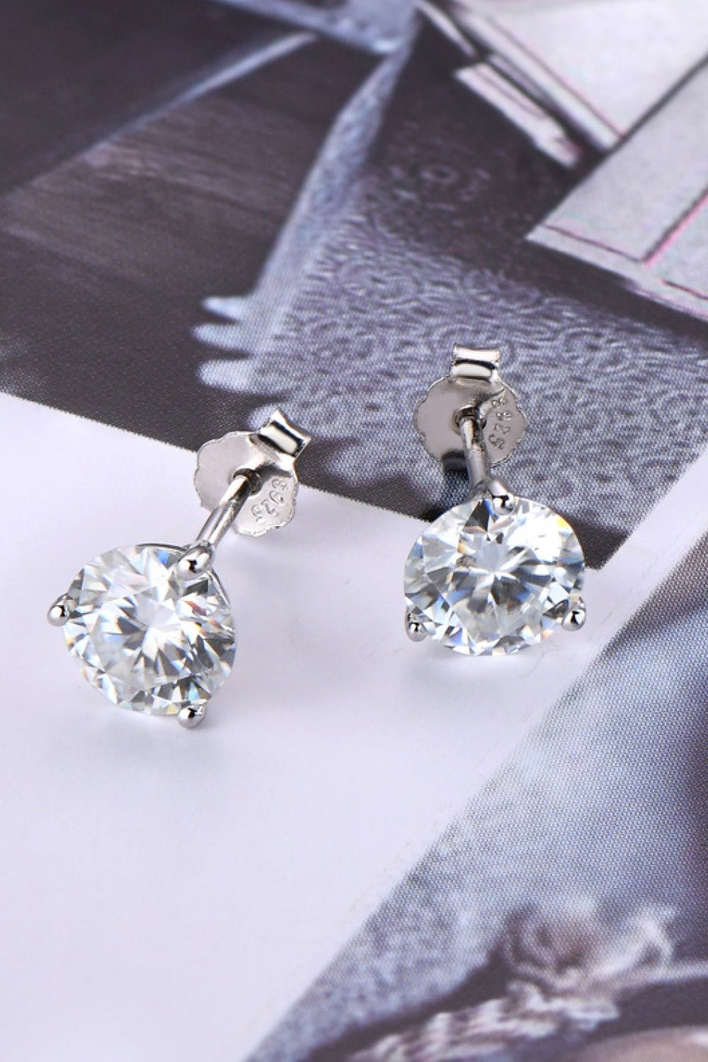 2 Carat Moissanite 925 Sterling Silver Stud Earrings - Uylee's Boutique