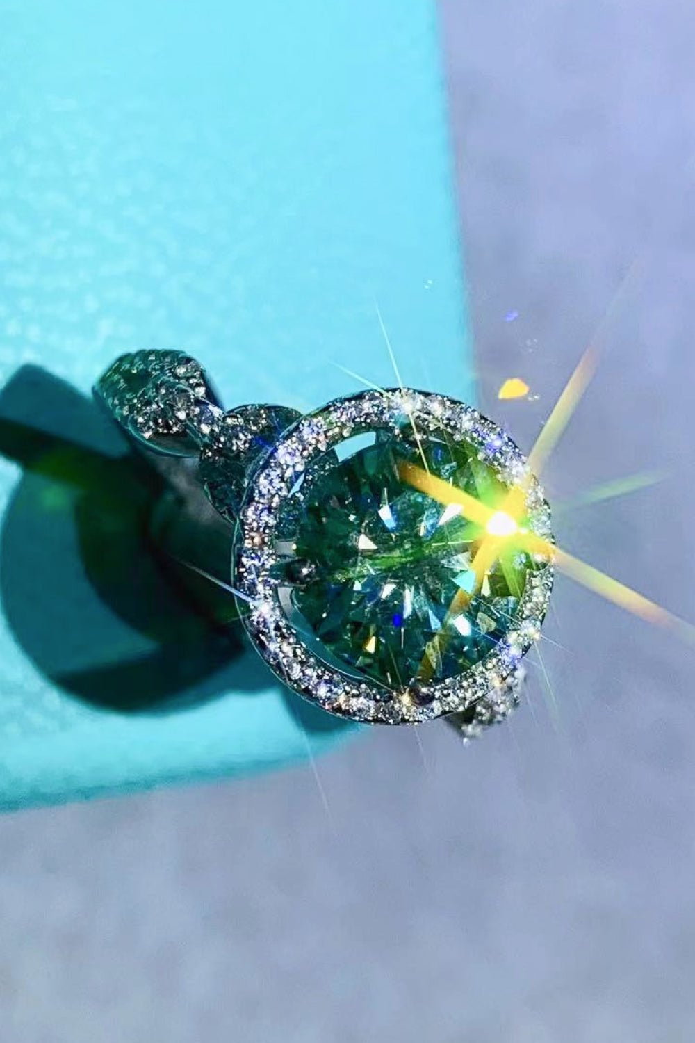 2 Carat Moissanite Emerald Green Ring - Uylee's Boutique