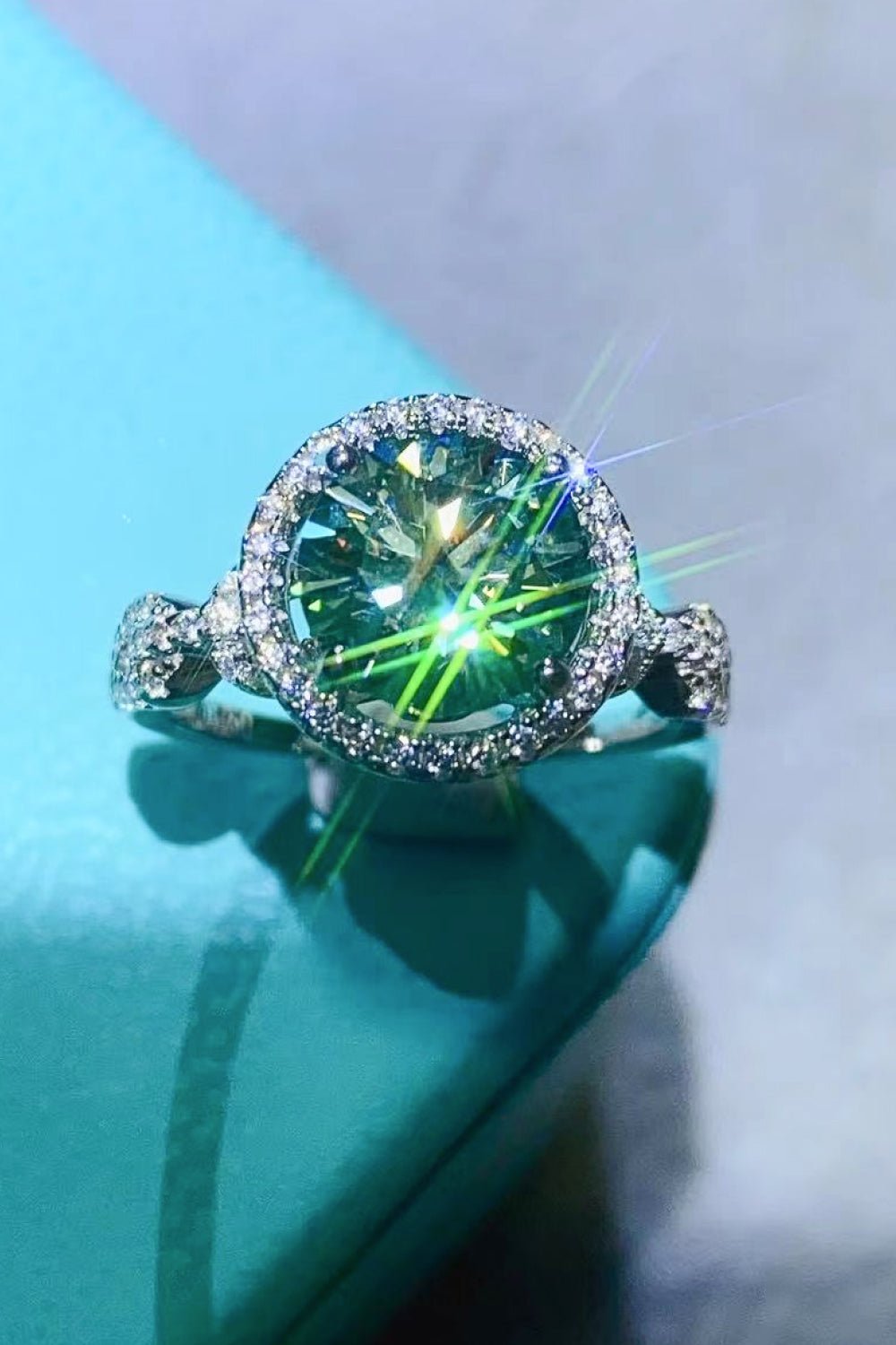 2 Carat Moissanite Emerald Green Ring - Uylee's Boutique