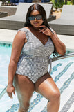 Marina West Swim フルサイズ フロート オン ラッフル フェイク ラップ ワンピース (ブラック)