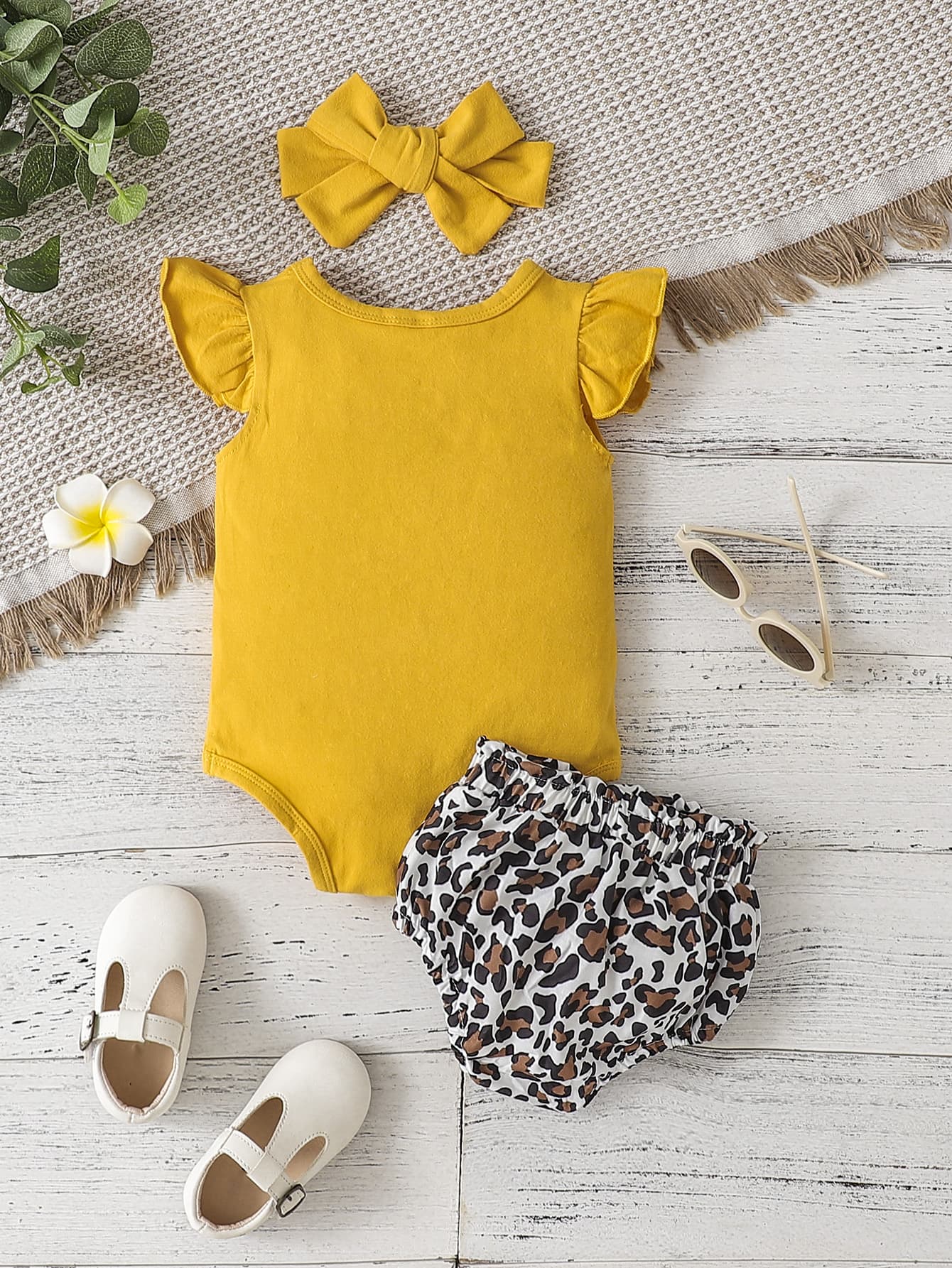 Uylee’s Boutique Round Neck Bodysuit and Leopard Bloomers Set