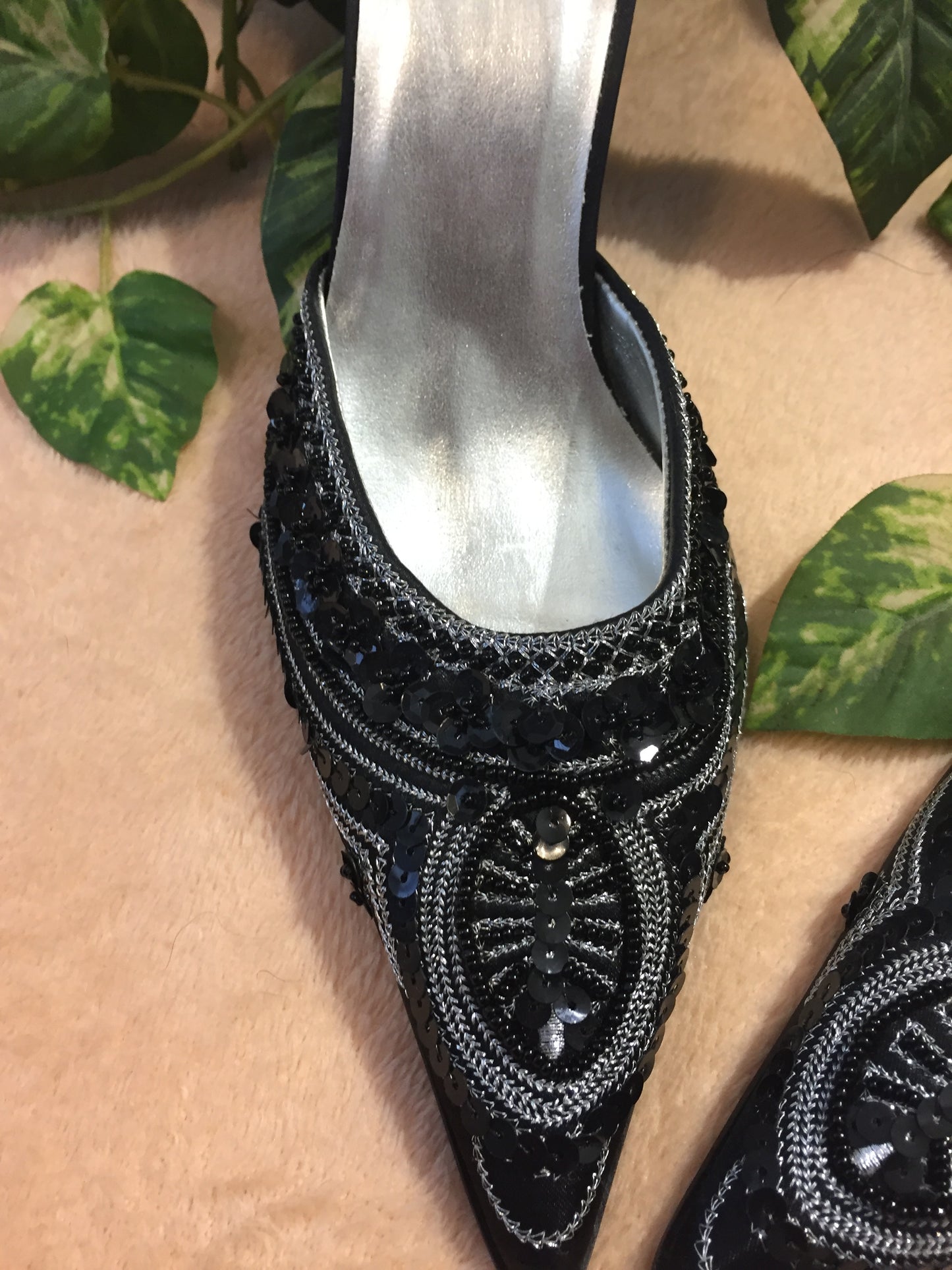Splash Brand Embroidered Heels, Women's US Size 8