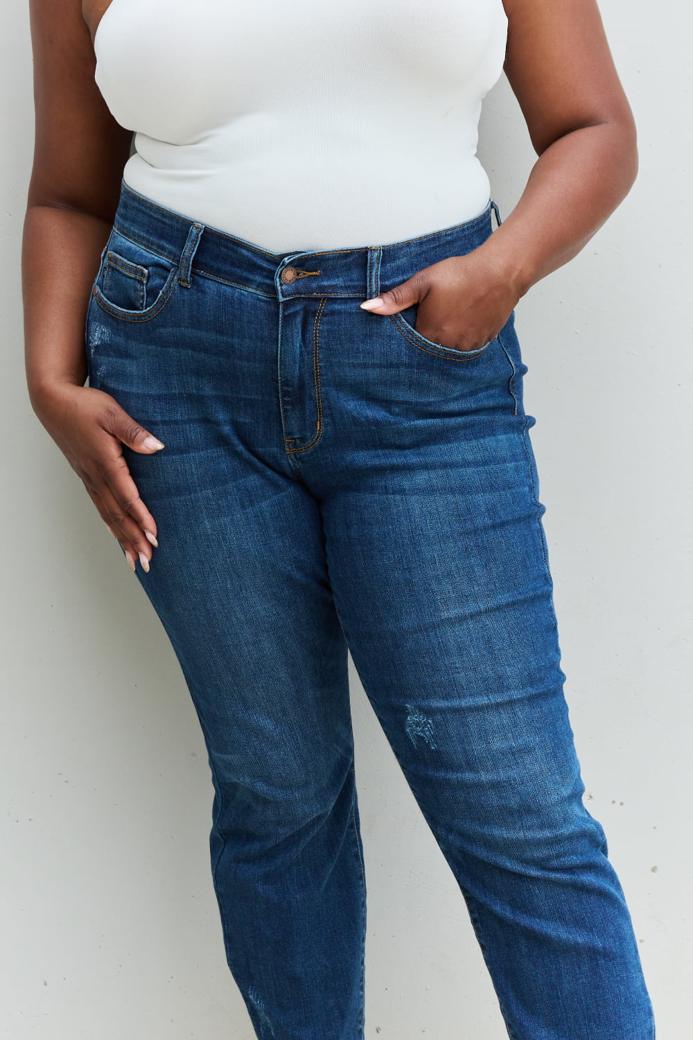 Judy Blue Aila Regular Full Size Mid Rise Cropped Jeans Relax Fit