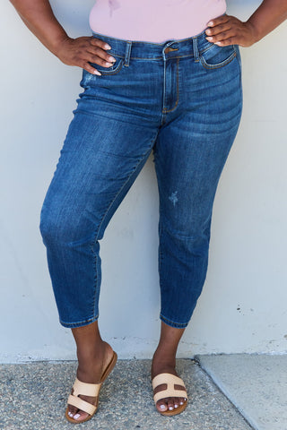 Jeans Relax Fit Judy Blue Aila Short Full Size Mid Rise Cropped