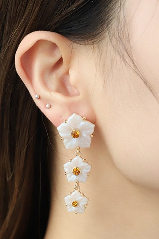 Uylees Boutique Contrast Resin Flower Earrings