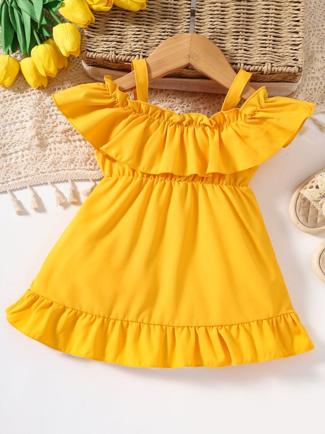 女の赤ちゃんフリルトリムフリルヘムマスタードドレス、サイズ3M〜18M