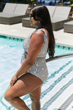 Marina West Swim フルサイズ フロート オン ラッフル フェイク ラップ ワンピース (ブラック)