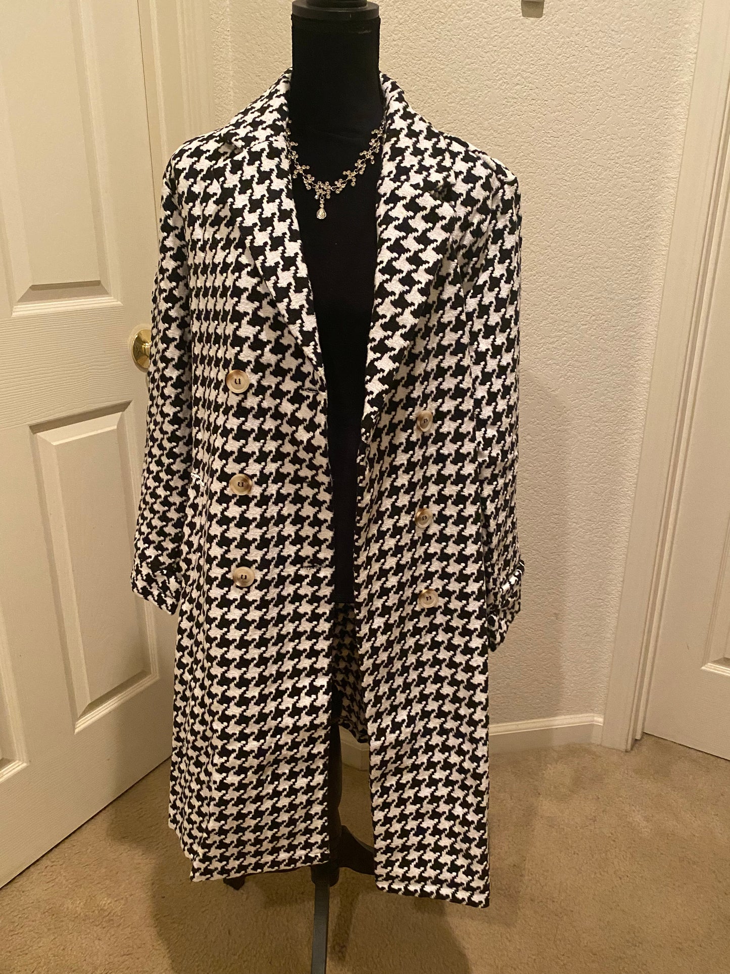 HOUNDSTOOTH BUCKLE LAPEL COLLAR FASHION COAT, Sizes XSmall - Large