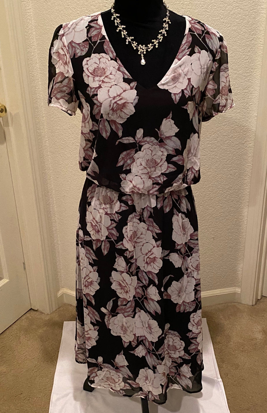Connected Apparel Floral Dress, US Size 8 - NEW